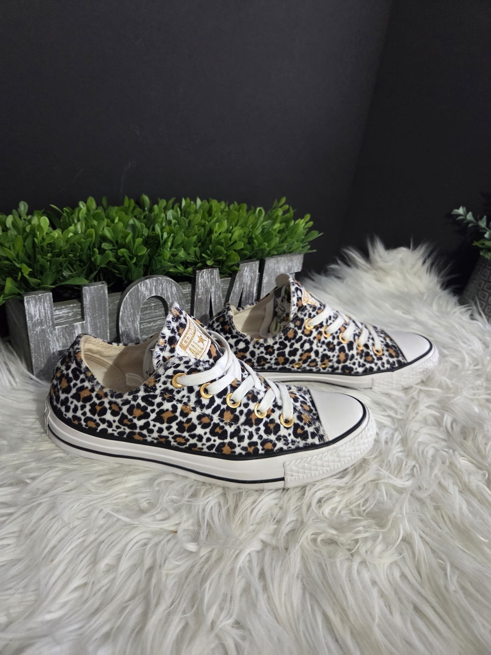 Faux Fur Women's Low-Top Leopard Print Sneakers In Cream/Black. Size 6 - Picture 5 of 12